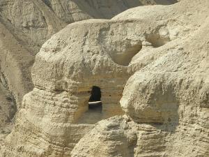 qumran-cave-of-the-first-dead-sea-scrolls-robin-coaker